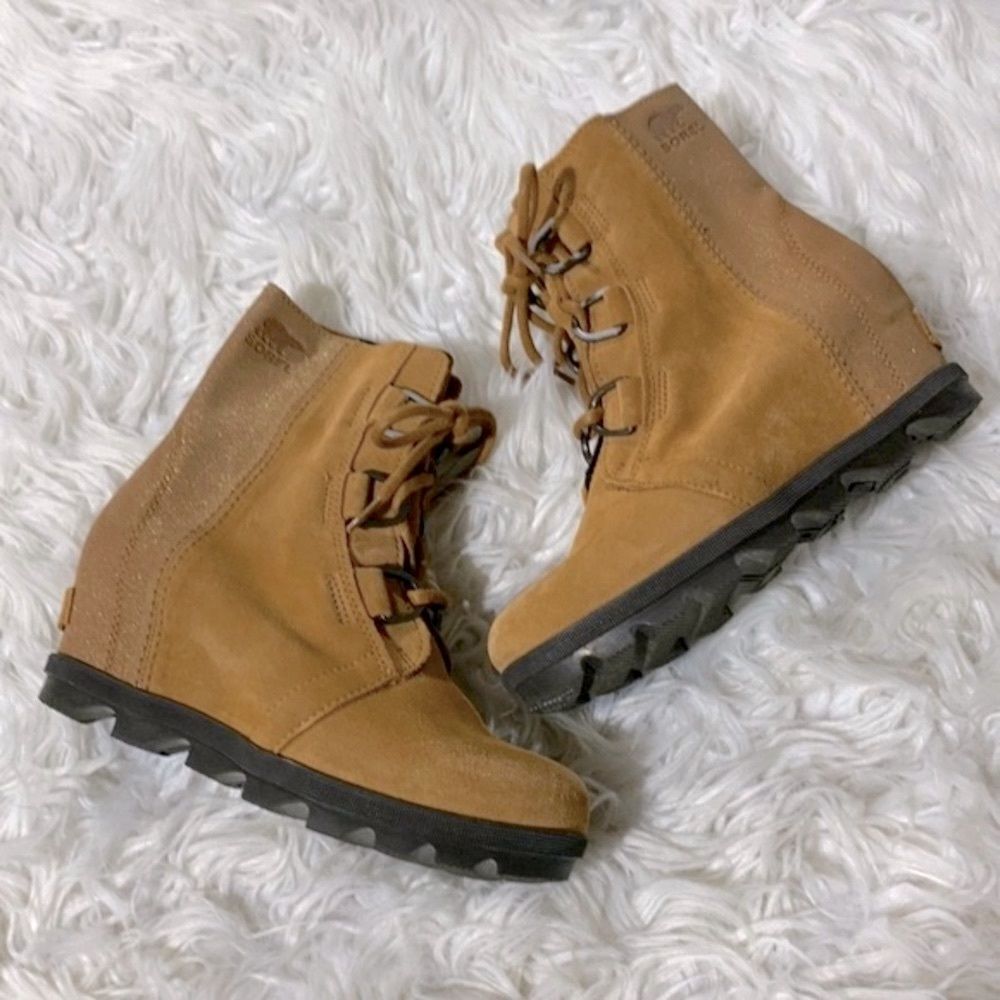 SOREL Joan Of Artic metallic & reg suede hidden wedge laceup bootie women’s sz 5